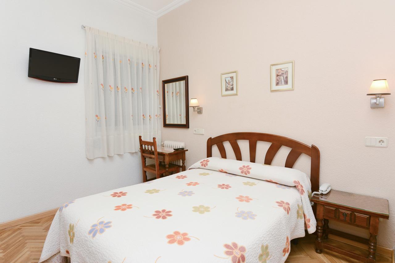 Hostal Biarritz Madrid Dış mekan fotoğraf