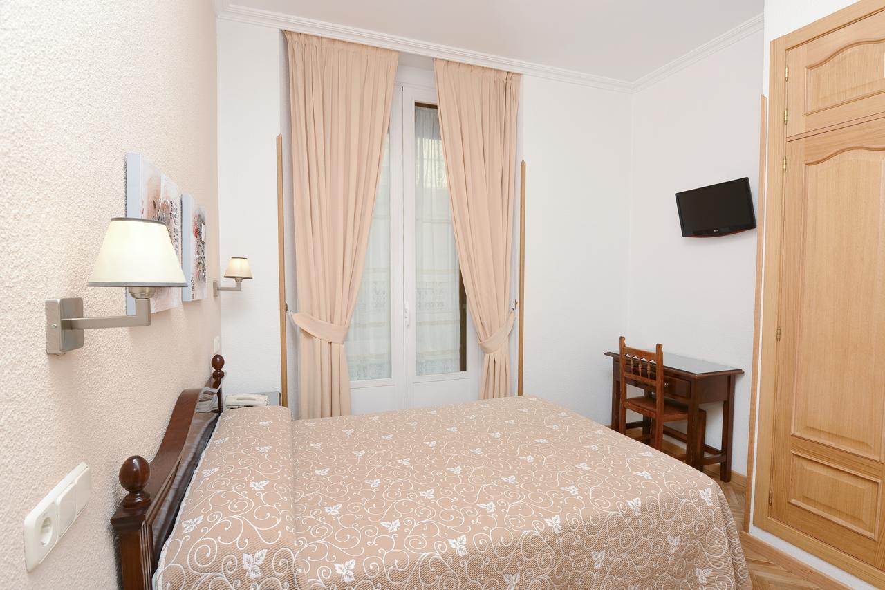 Hostal Biarritz Madrid Dış mekan fotoğraf