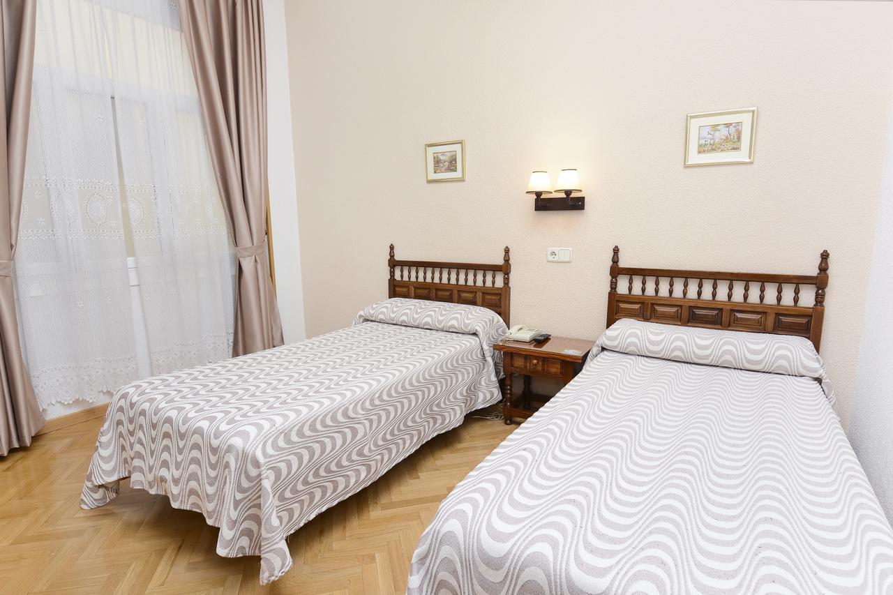 Hostal Biarritz Madrid Dış mekan fotoğraf